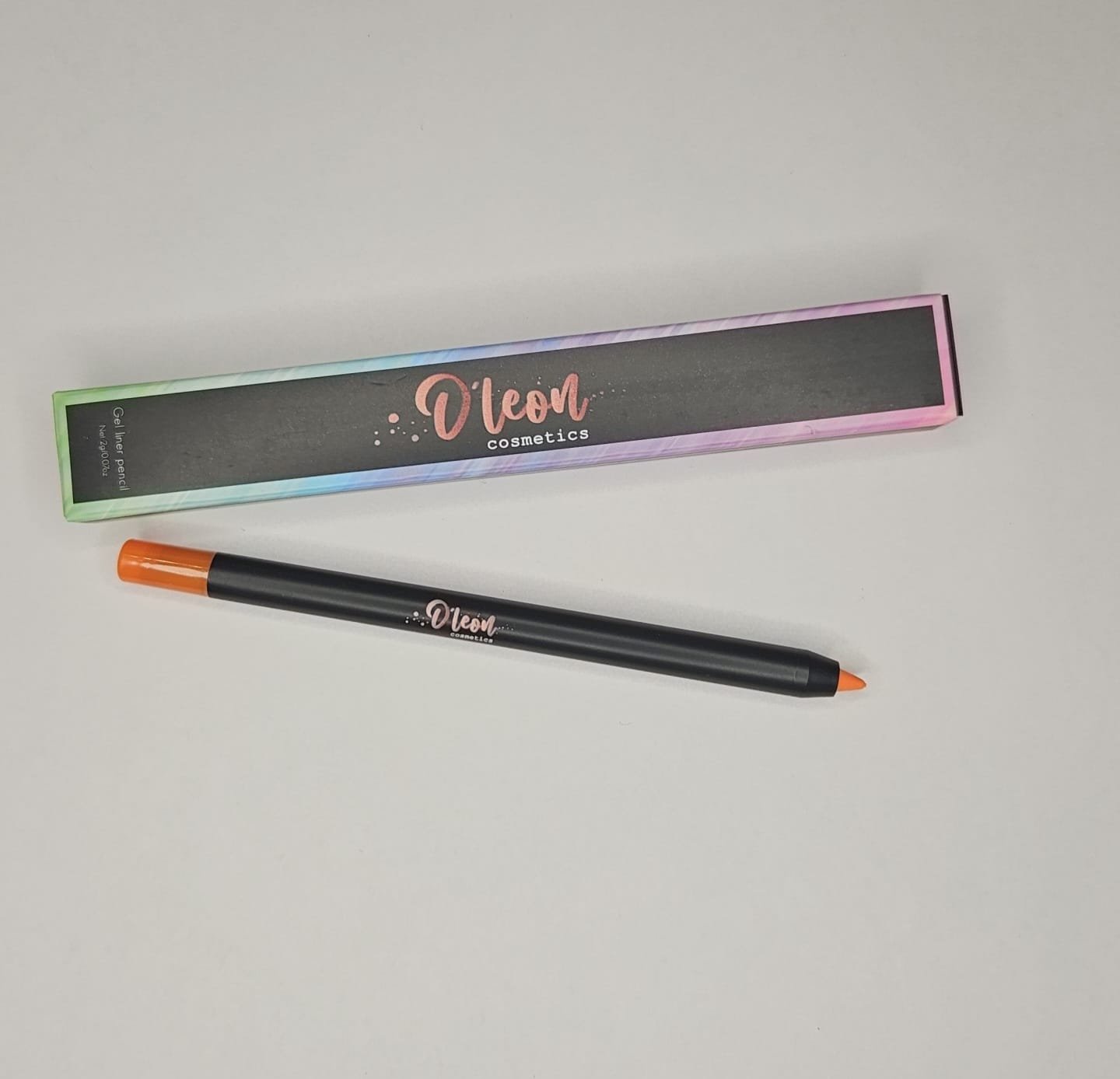 Delineador Naranja Enérgico: Delineador en Gel para Miradas Únicas